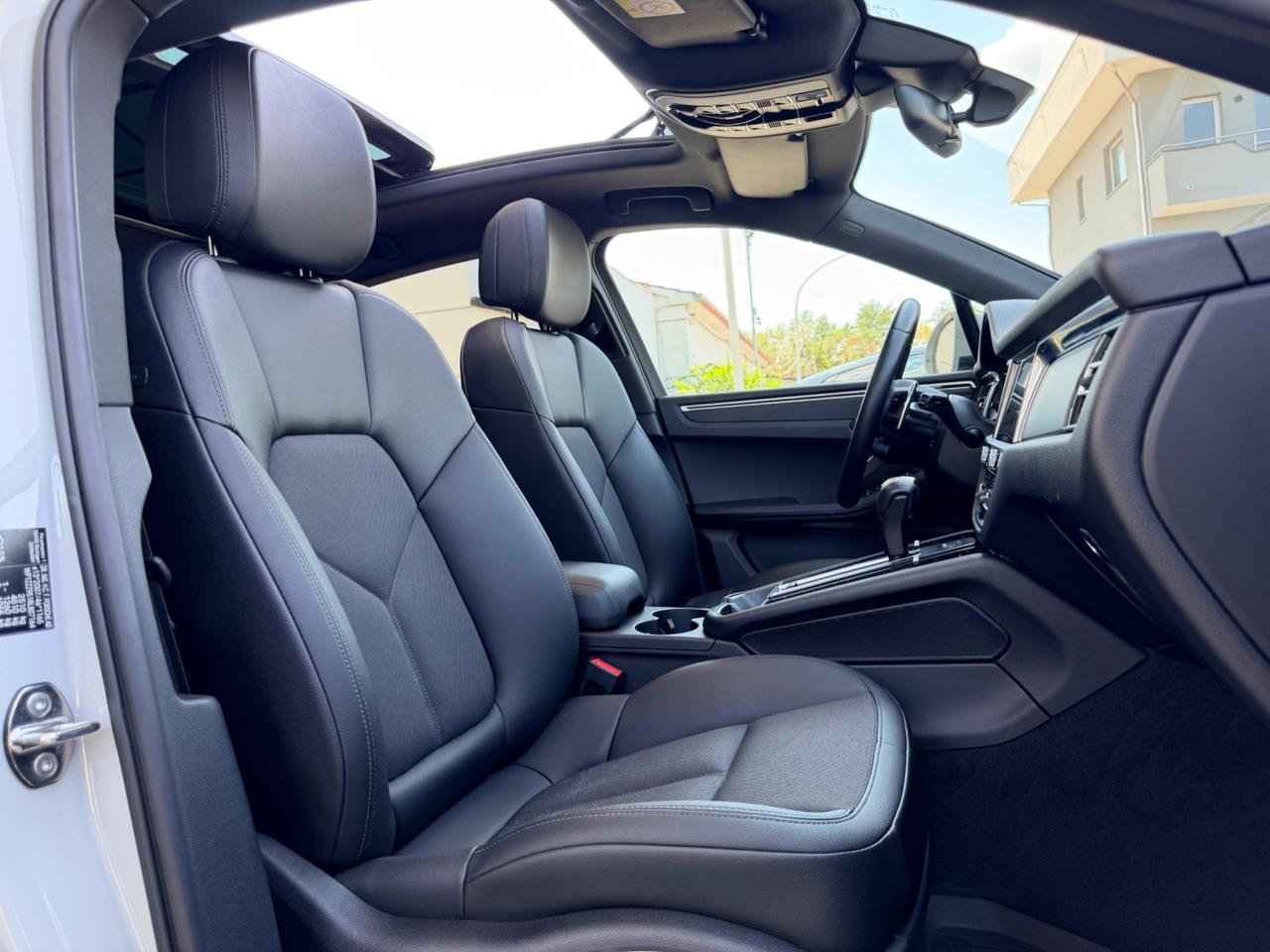 Porsche Macan 2.0 i 265cv open edition colore gesso