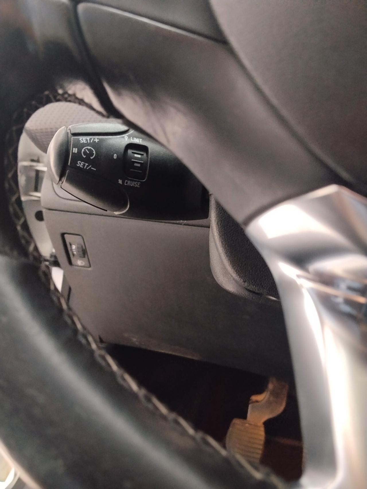 Peugeot 2008 1.6 diesel 2015 CON GARANZIA