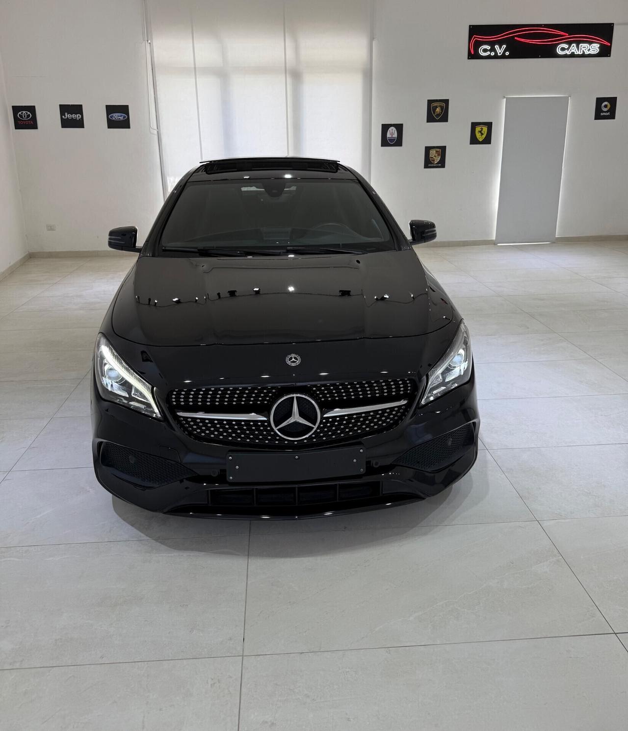 CLA 220 D AUTOMATIC PREMIUM TOTAL BLACK