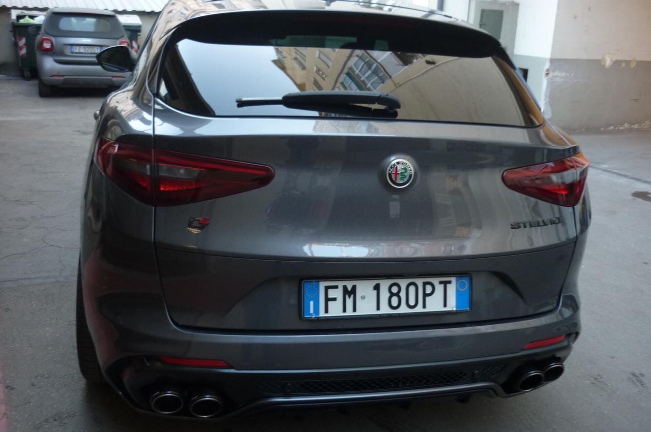 Alfa Romeo Stelvio 2.9 Bi-Turbo V6 510 CV AT8 Quadrifoglio (FULL CARBON Akrapovic)