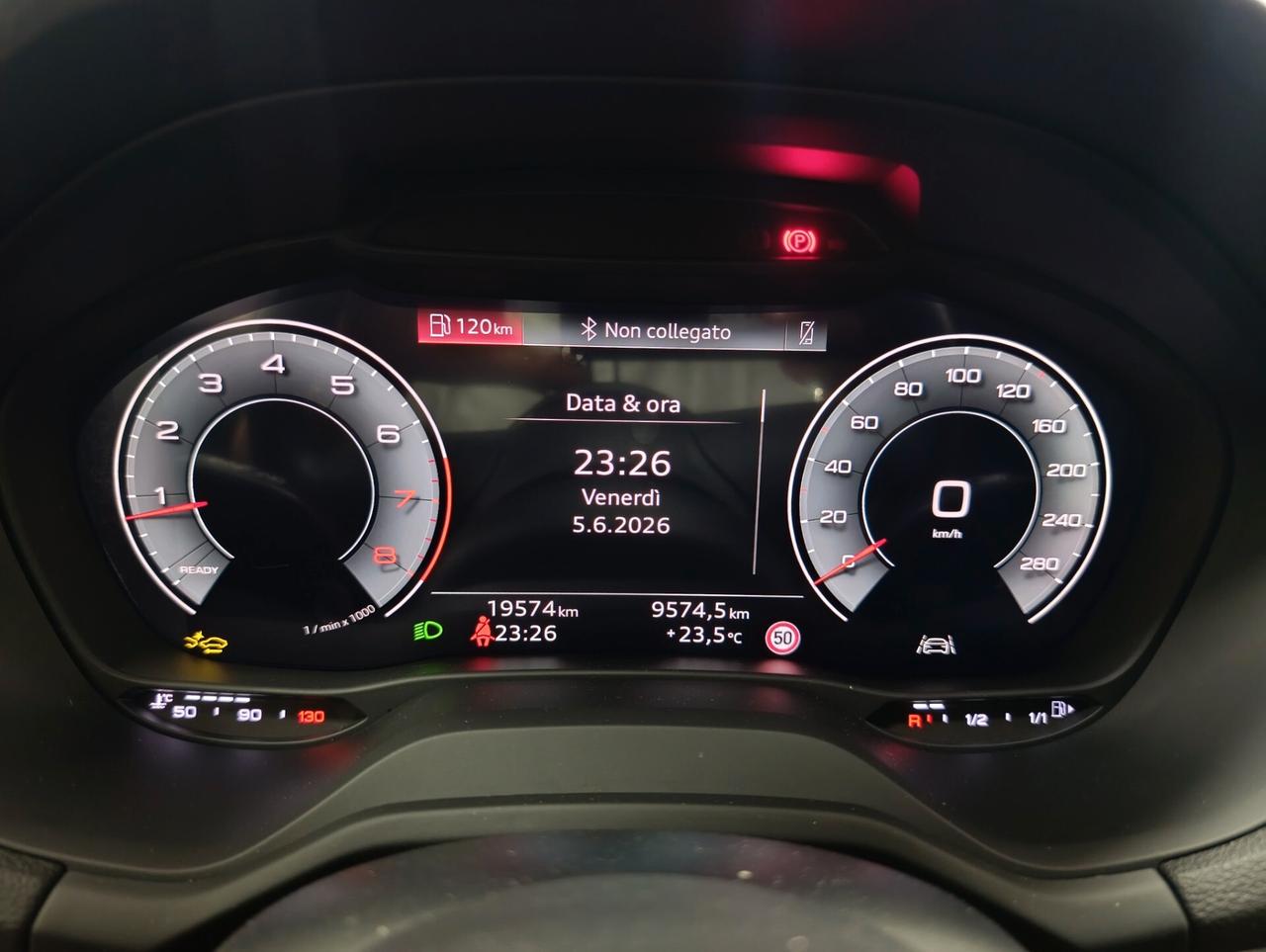 Audi Q2 35 TFSI Business Advanced