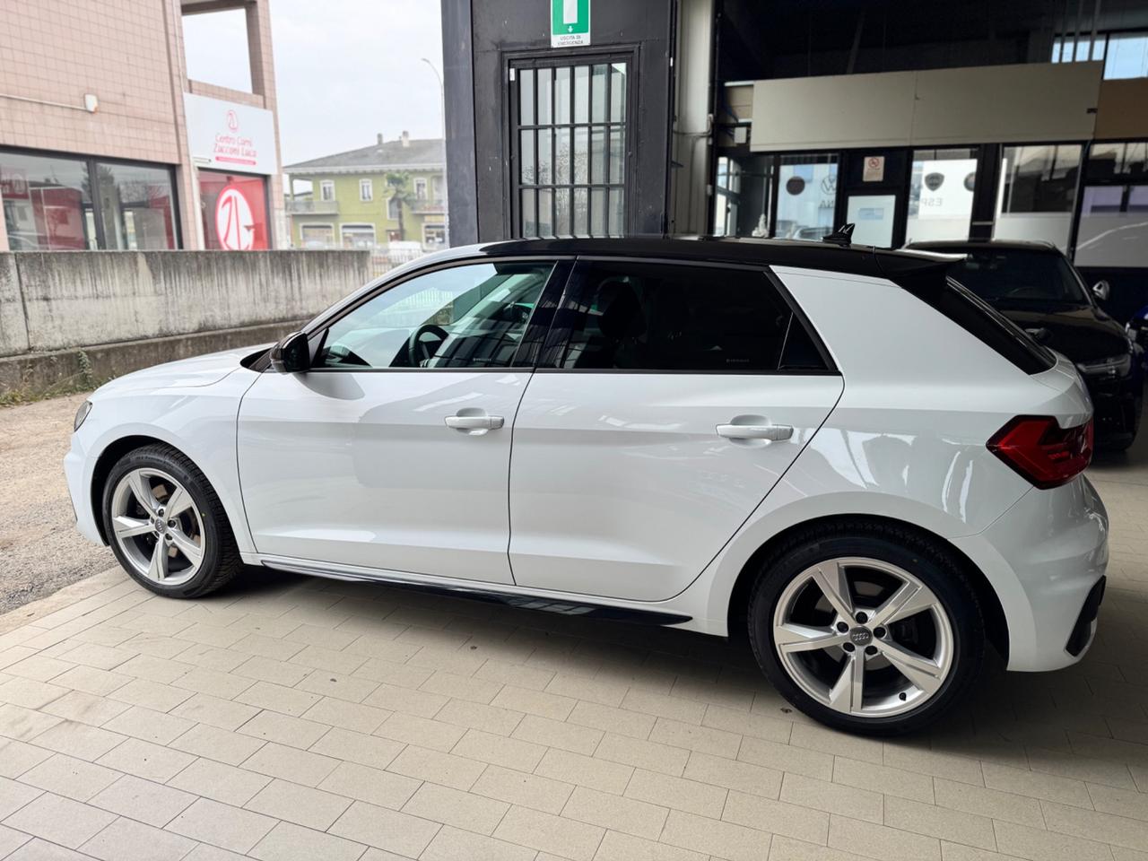 Audi A1 SPB 40 TFSI S tronic Identity Black