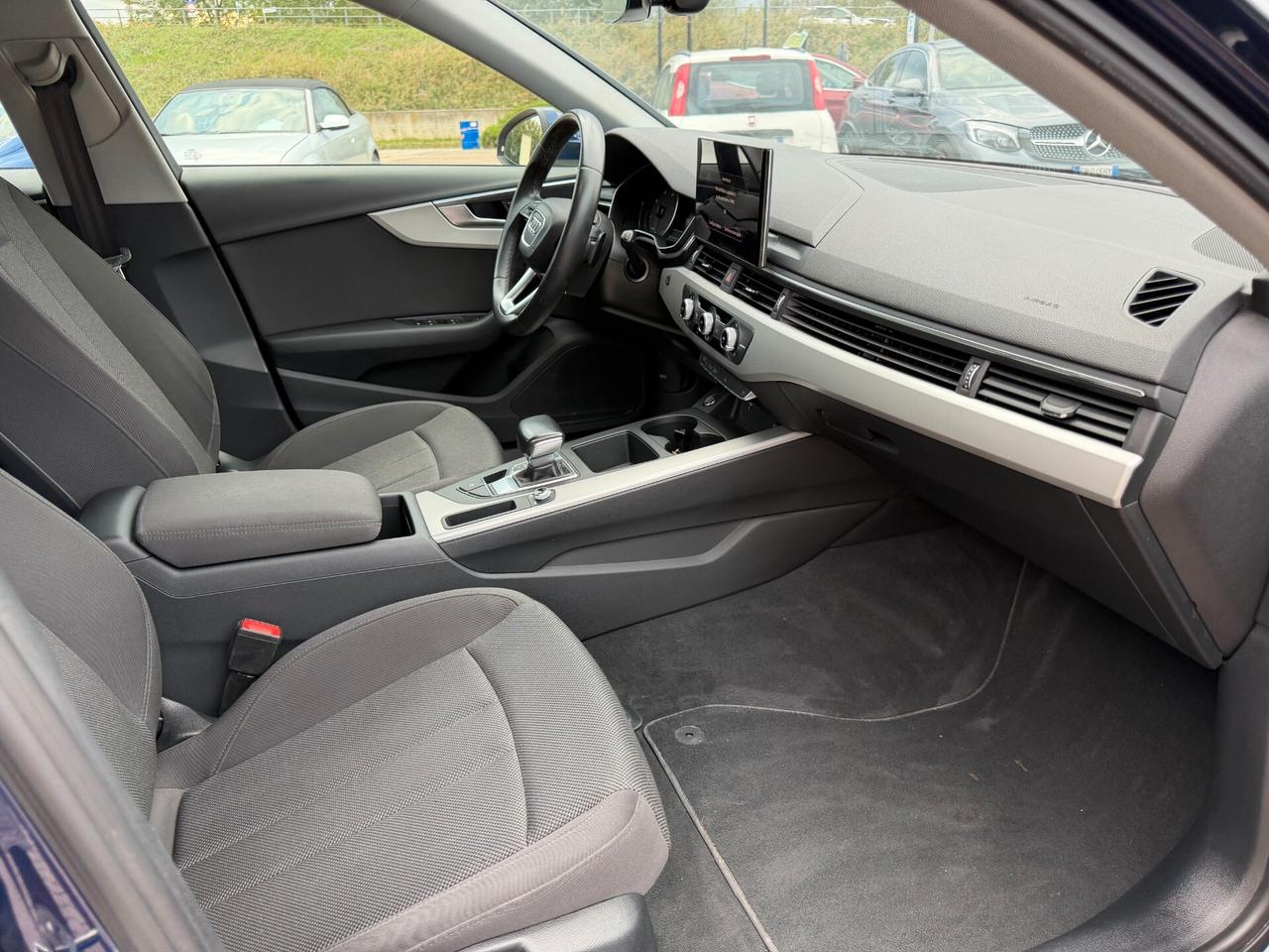 Audi A4 30 TDI/136 CV S tronic Business Advanced