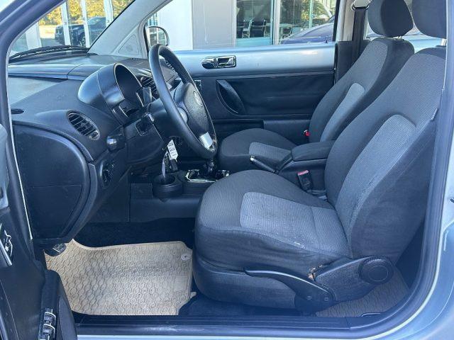 VOLKSWAGEN New Beetle 1.6