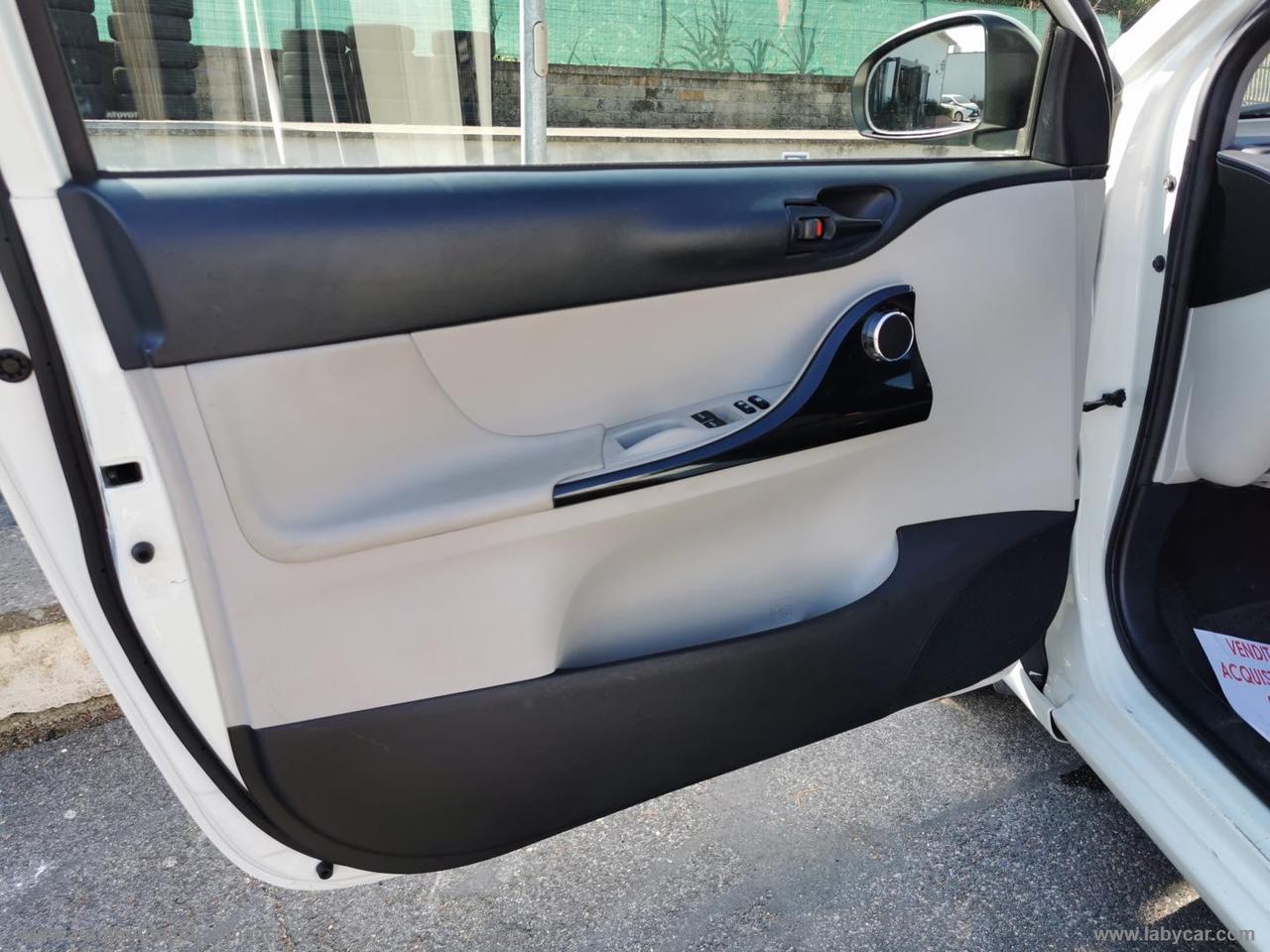 TOYOTA iQ 1.3 CVT Style RATE AUTO MOTO SCOOTER