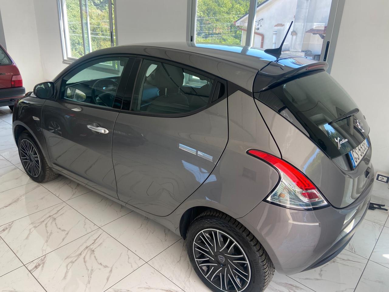 Lancia Ypsilon 1.0 FireFly 5 porte S&S Hybrid UnYca