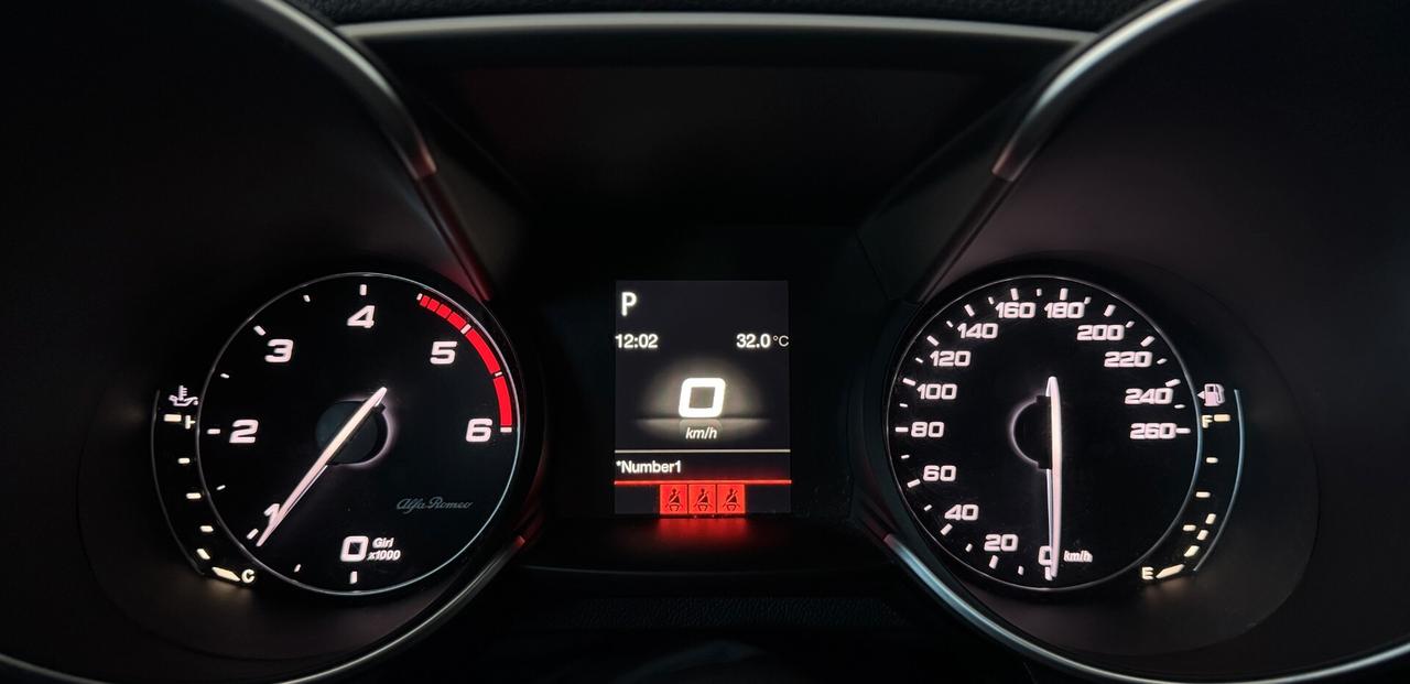Alfa Romeo Giulia 2.2cc 150cv Automatica Bluetooth Finanziabile