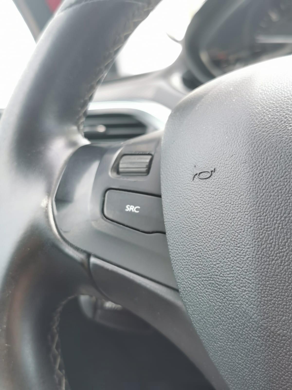 Peugeot 208 BlueHDi 75 5 porte Active - 2015