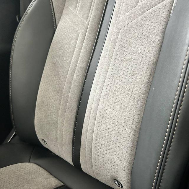 PEUGEOT 3008 Hybrid4 300 e-EAT8 GT Pack
