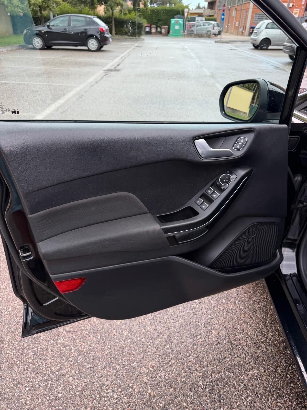 Ford Fiesta 1.1 - NEOPATENTATI - 12 MESI DI GARANZIA -