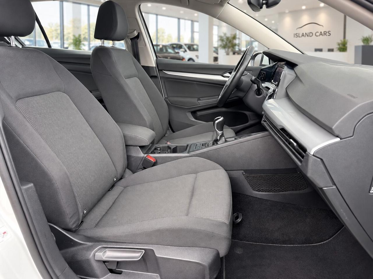 Volkswagen Golf VIII 1.0 TSI