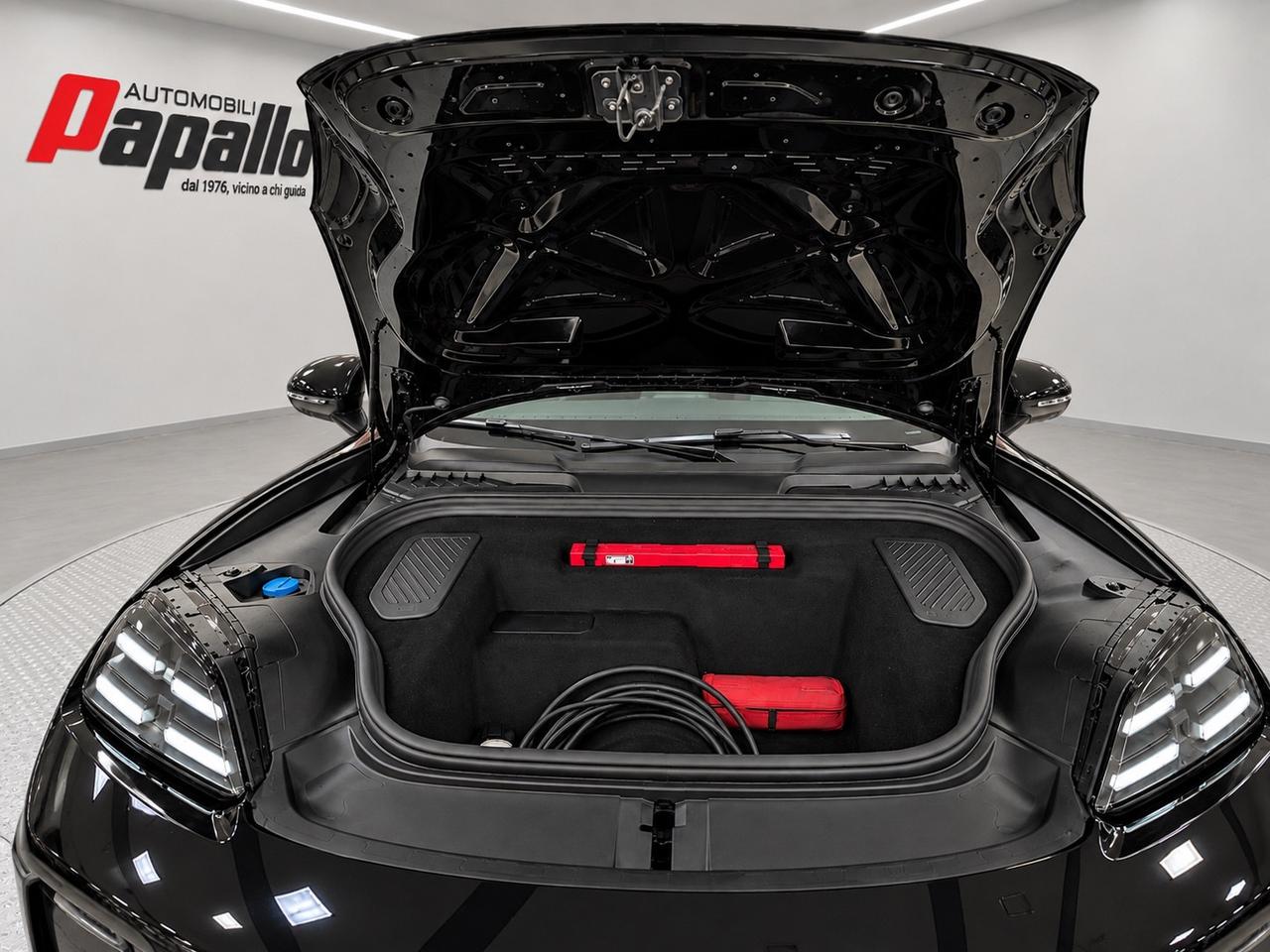 Porsche Macan EV 4