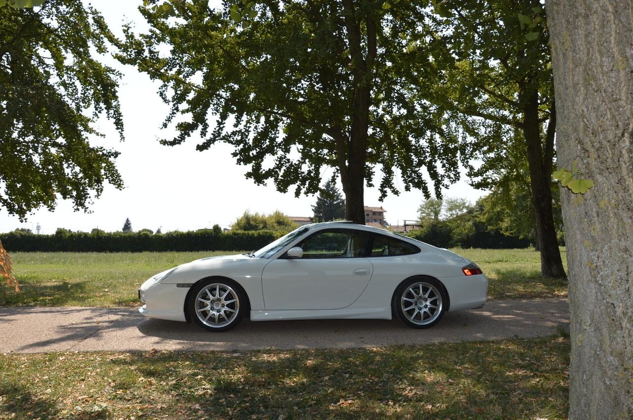 Porsche 996 Carrera cat Coupé