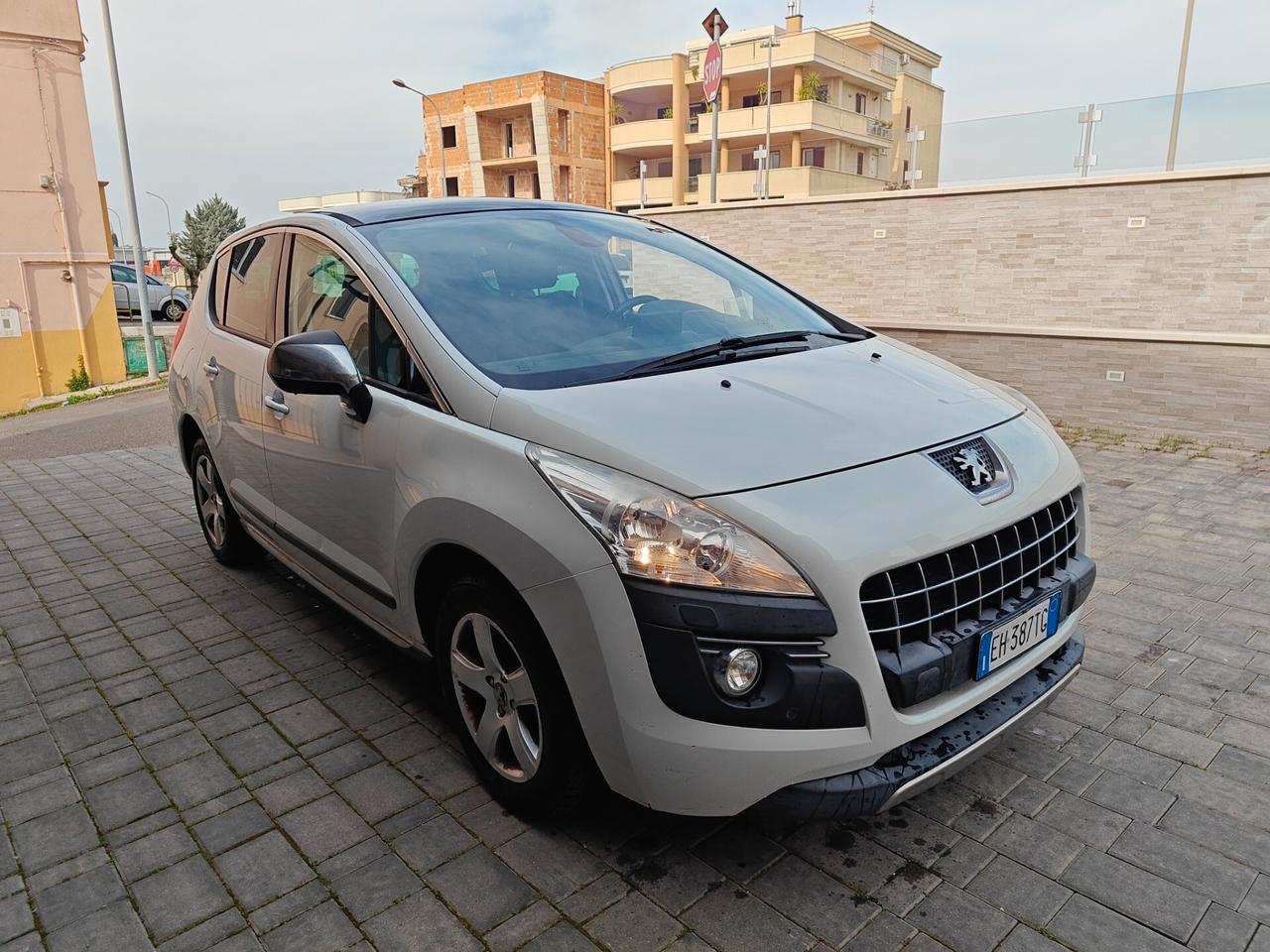 Peugeot 3008 1.6 HDi 112CV cambio robotizzato Business