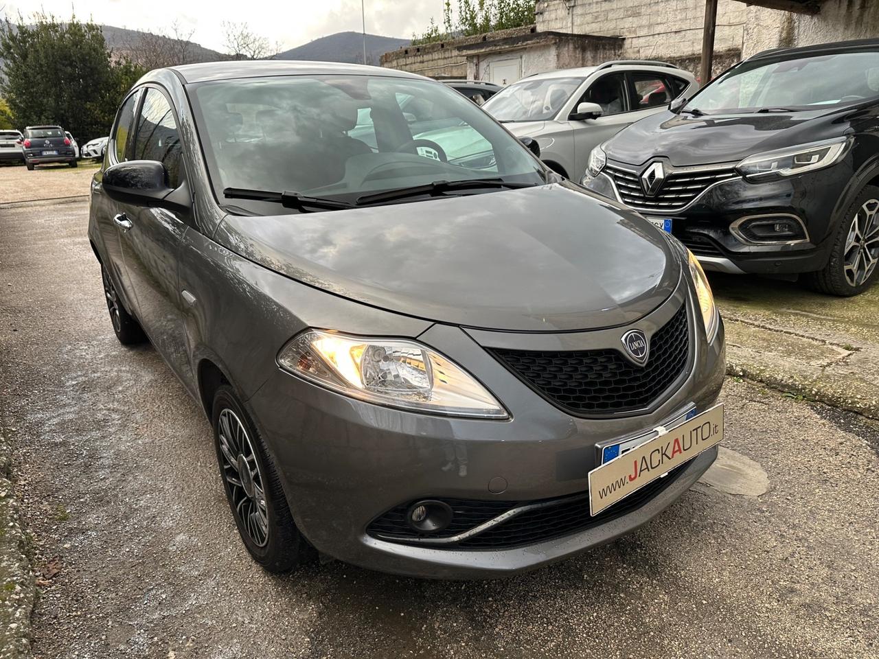 Lancia Ypsilon 1.2 69 CV 5 porte GPL Ecochic Monogram