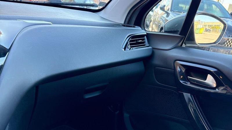 Peugeot 208 I 2015 5 Porte 1.2 PureTech 82cv Signature S&S
