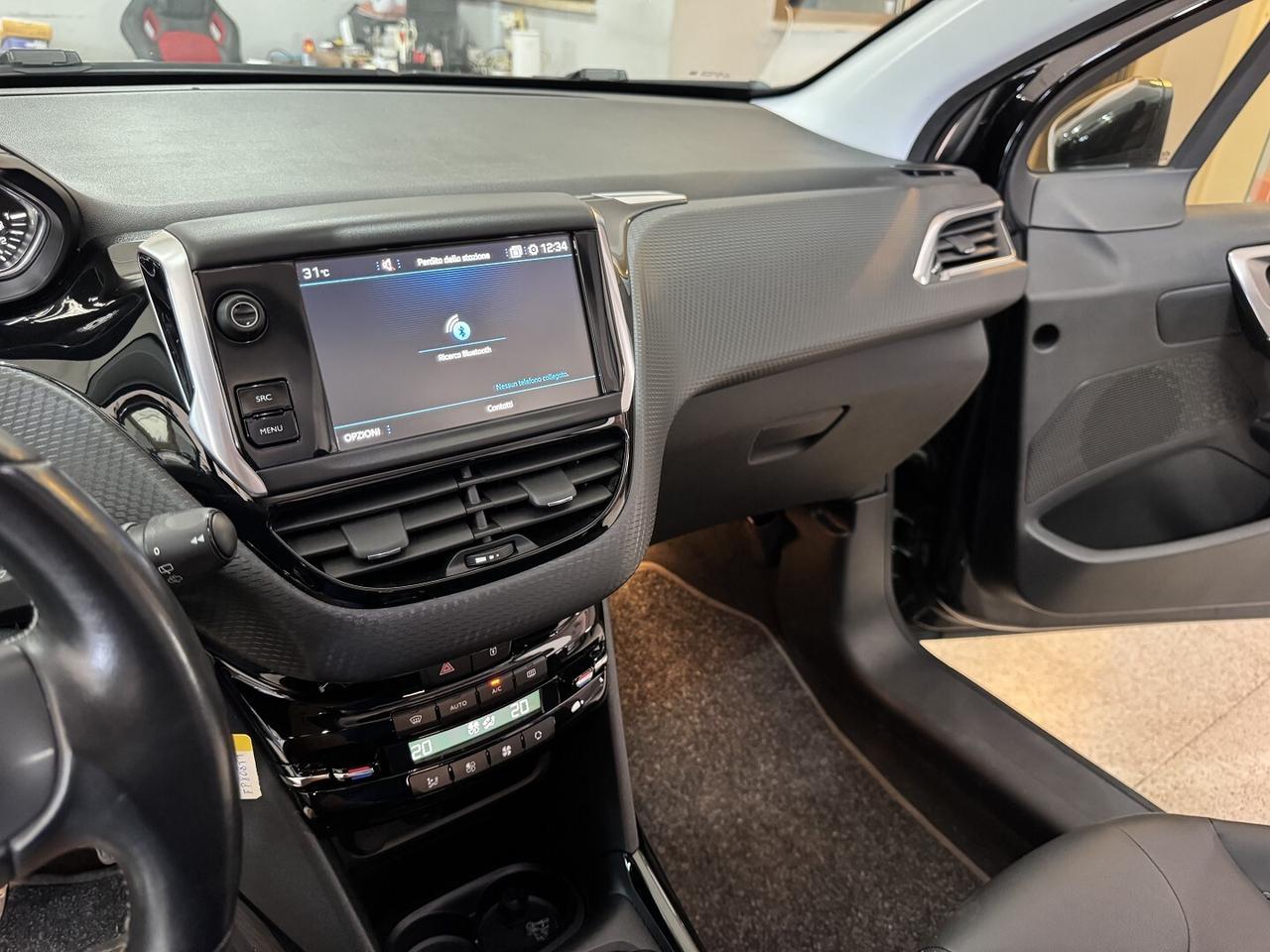 Peugeot 2008 1.2 Allure 82 cv. Navigatore 56 Mila Km.