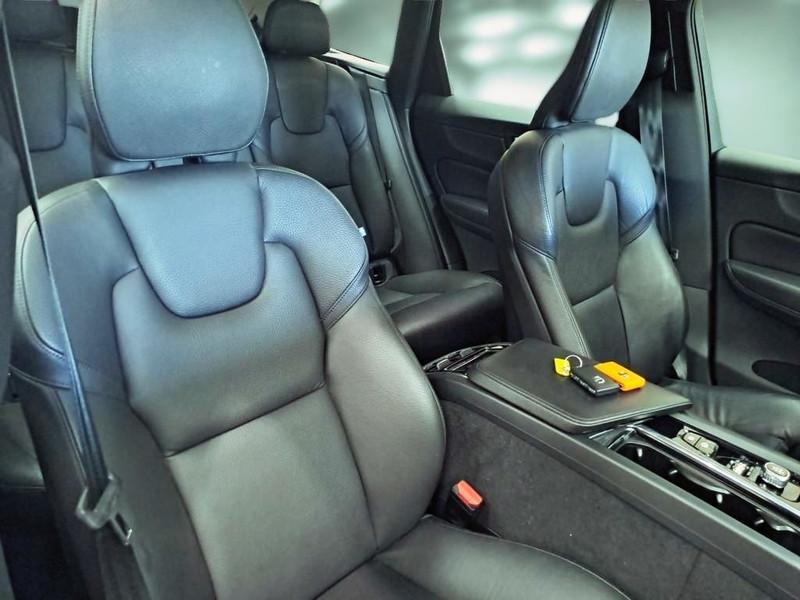VOLVO XC60 B4 D AUTOMATICO MOMENTUM PRO SUV