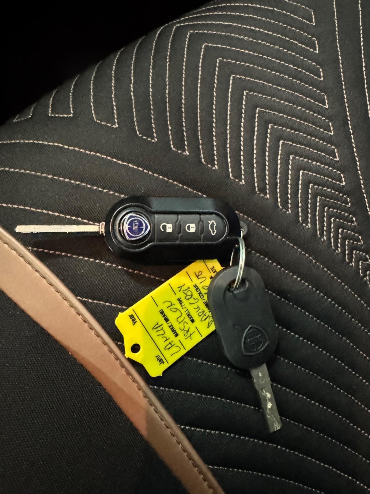 Lancia Ypsilon 1.0 FireFly 5 porte S&S Hybrid Alberta Ferretti