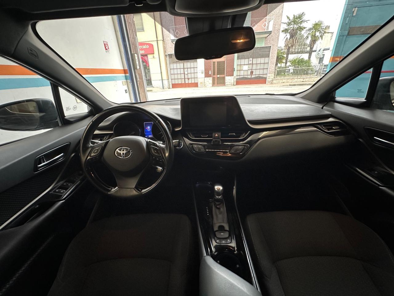 Toyota C-HR 1.8 Hybrid E-CVT Business