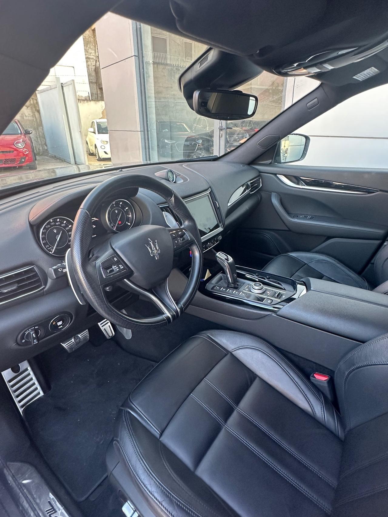 Maserati Levante Gransport 350cv possibilità noleggio no scoring