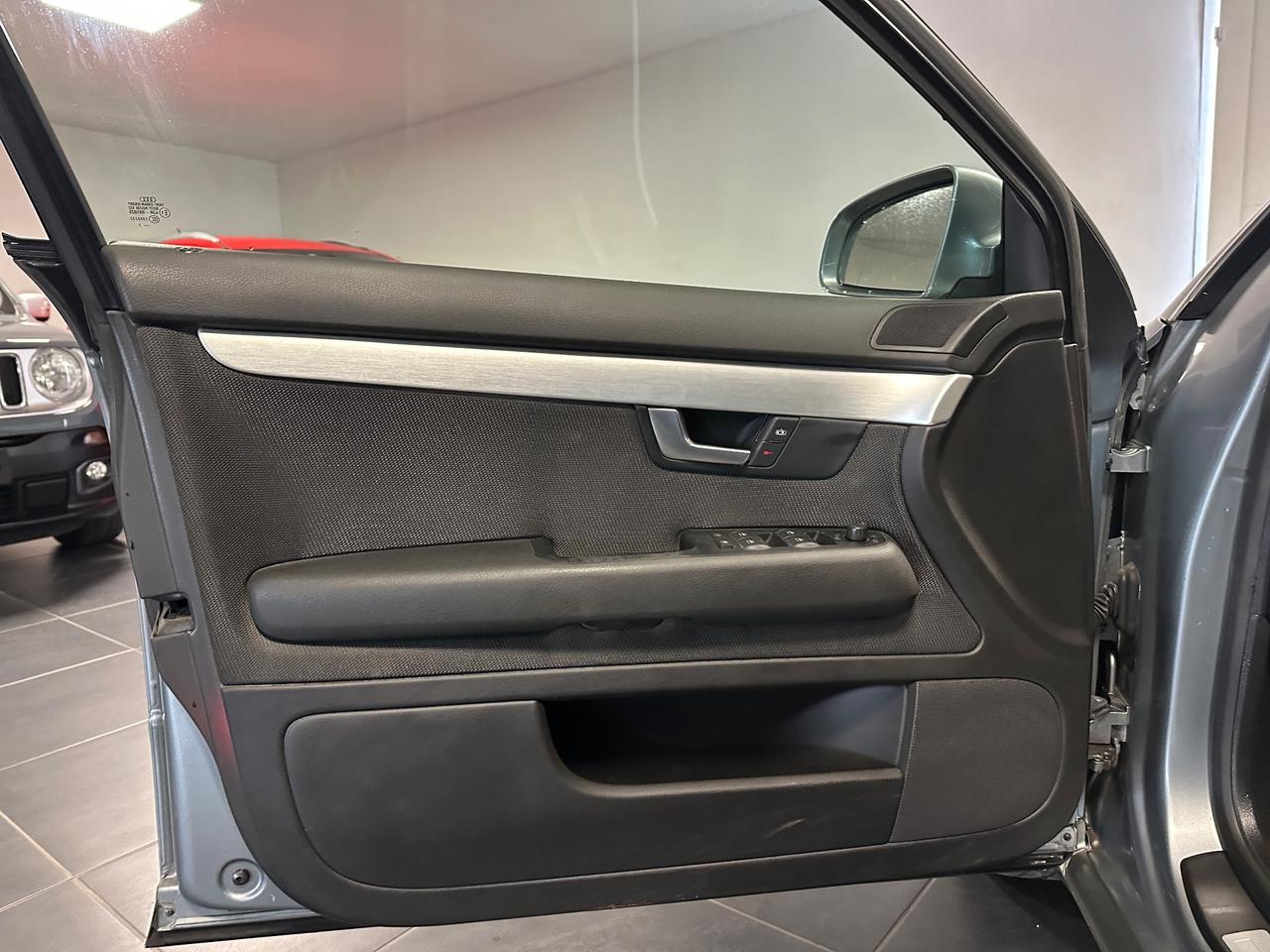 AUDI A4 BERLINA 1.9 S-LINE 116CV UNIPRO PRONTA CONSEGNA