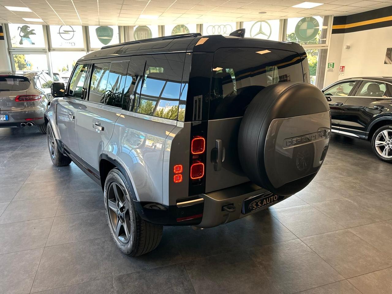 Land Rover Defender 110 3.0D I6 250 CV AWD Auto X-Dynamic HSE