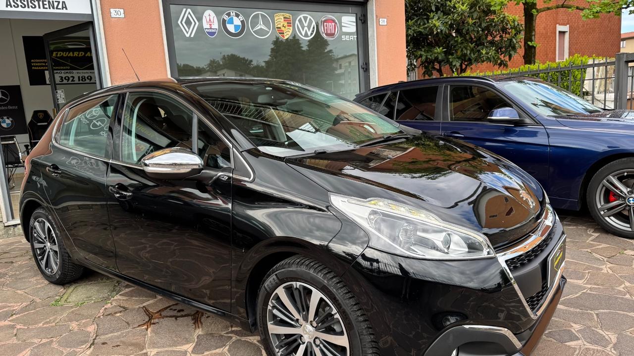 Peugeot 208 PureTech 82 5 porte Allure NAVI CAMERA
