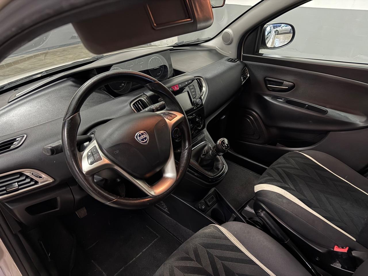 Lancia Ypsilon 1.2 69 CV 5 porte 30th Anniversary