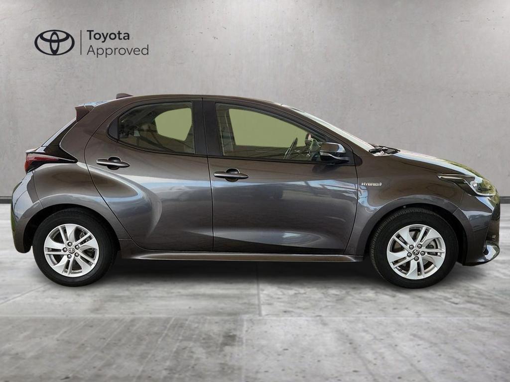 Toyota Yaris 1.5 hybrid Business