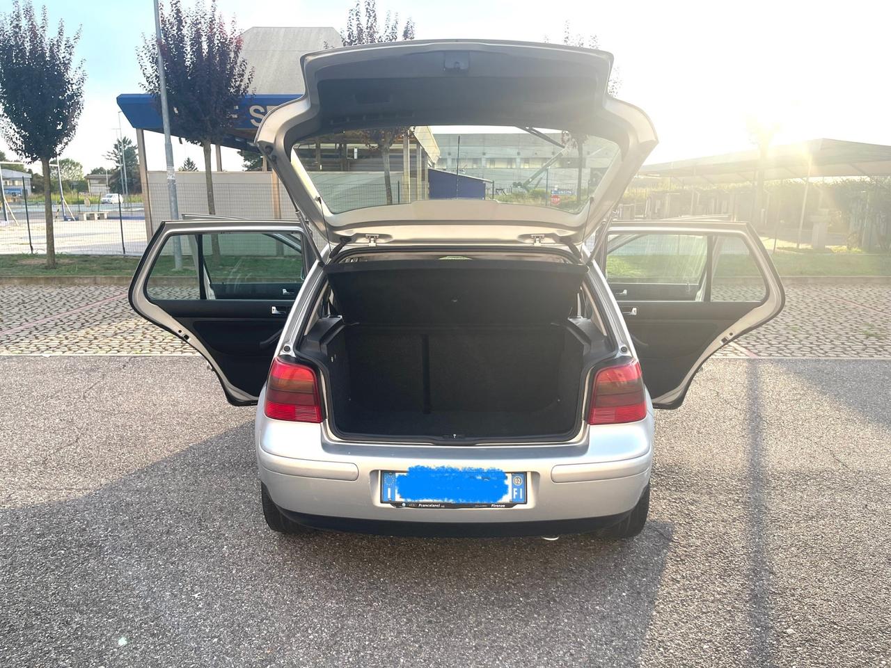 Volkswagen Golf 1.6 16V cat 5 porte Highline