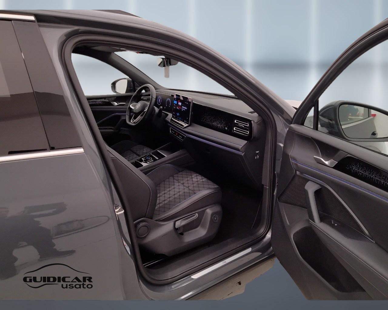 VOLKSWAGEN Tiguan III 2024 - Tiguan 2.0 tdi R-Line 150cv dsg