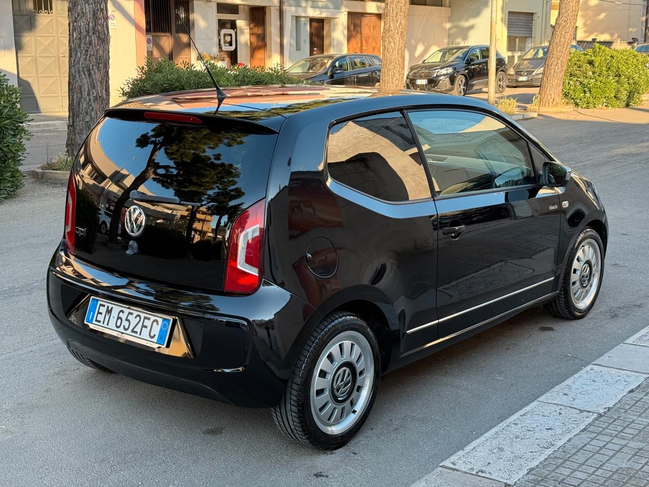 Volkswagen up! 1.0 75CV *Black - 2012