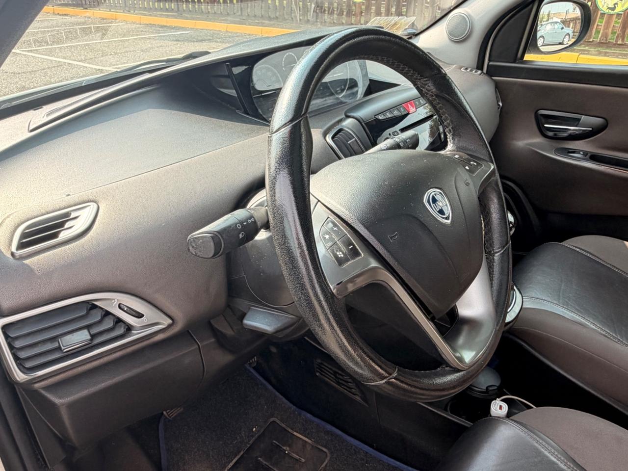 Lancia Ypsilon 1.2 69 CV 5 porte S&S Platinum