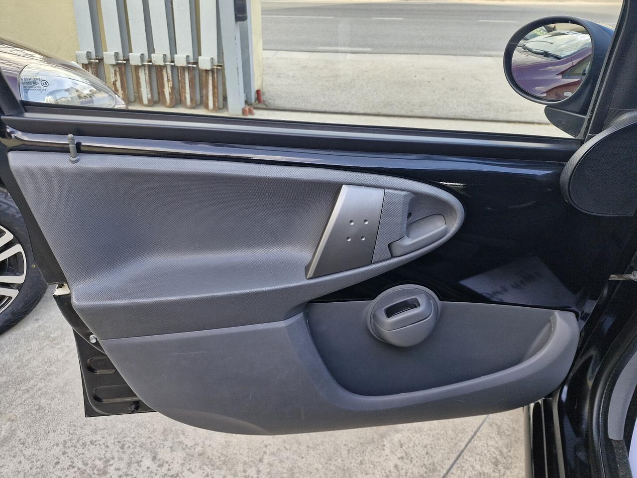 TOYOTA AYGO 1.0 BENZINA 5 PORTE ANNO 2009 130000KM