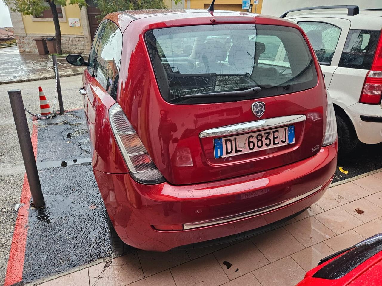 Lancia Ypsilon 1.3 MJT 75 CV Argento