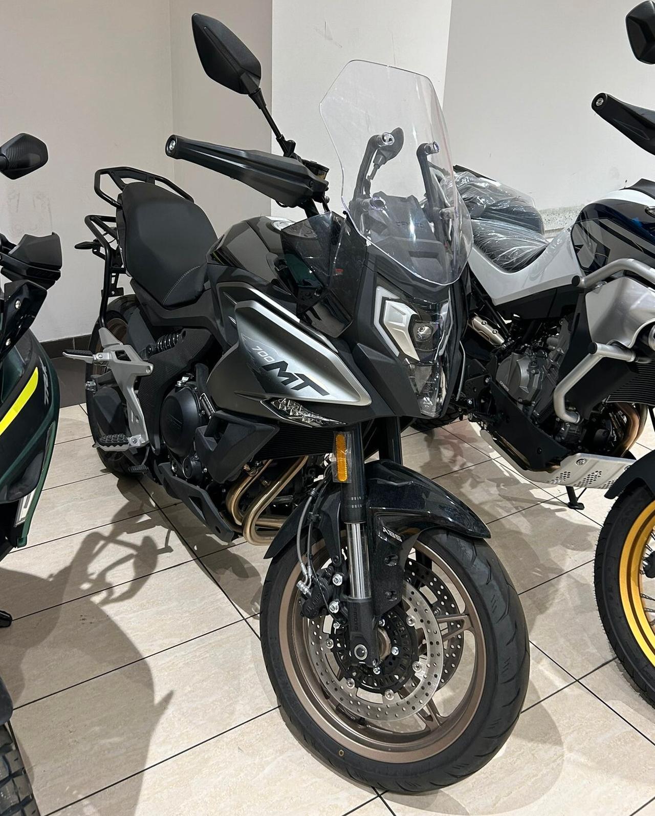 Cf Moto 700MT - CI TROVATE AL CENTRO COMMERCIALE KATANE' -
