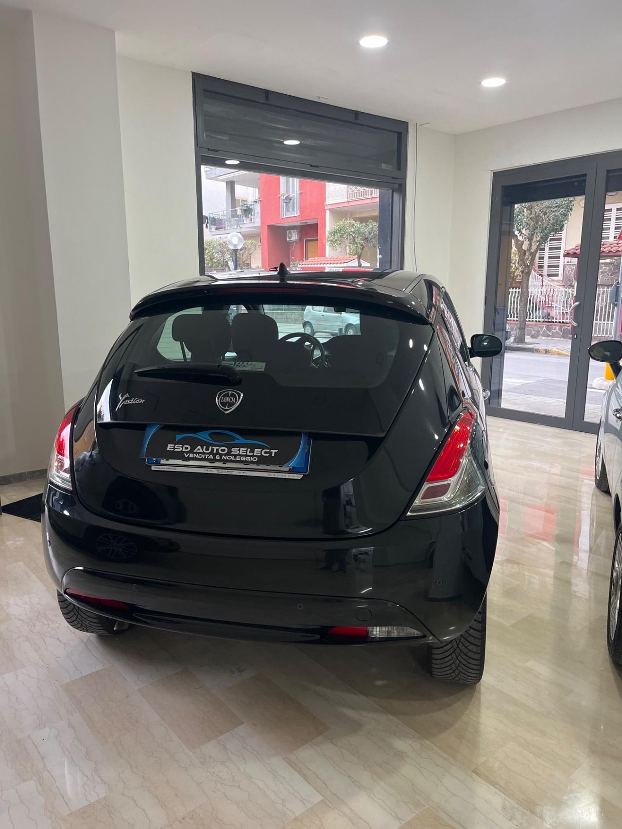 Lancia Ypsilon 1.2 69 CV 5 porte Silver