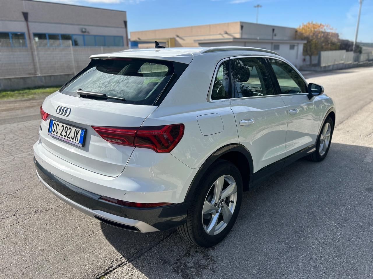 Audi Q3 35 TDI S tronic SPORT /matrix /full