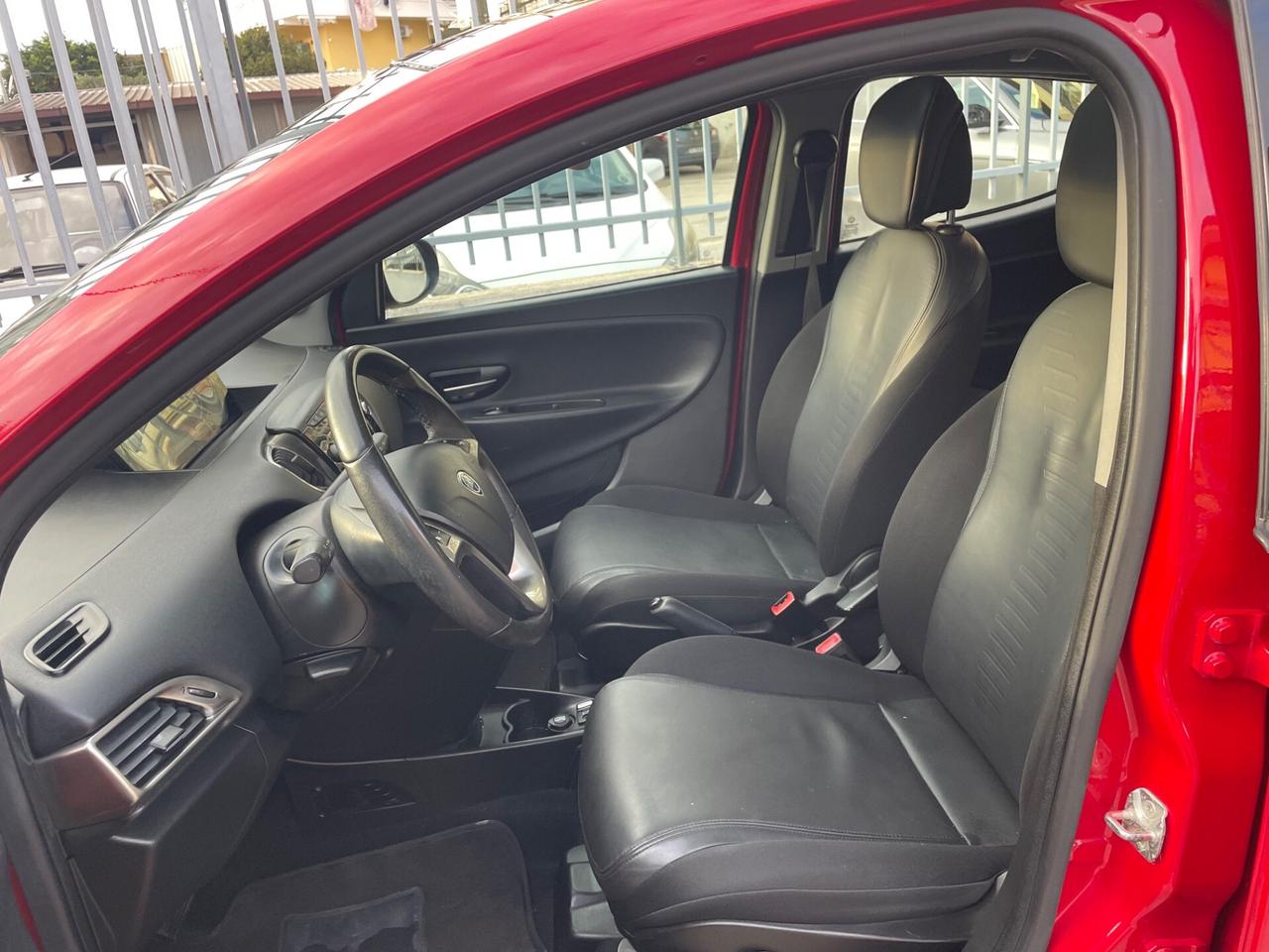 Lancia Ypsilon 0.9 TwinAir 85 CV 5 porte S&S DFN Platinum