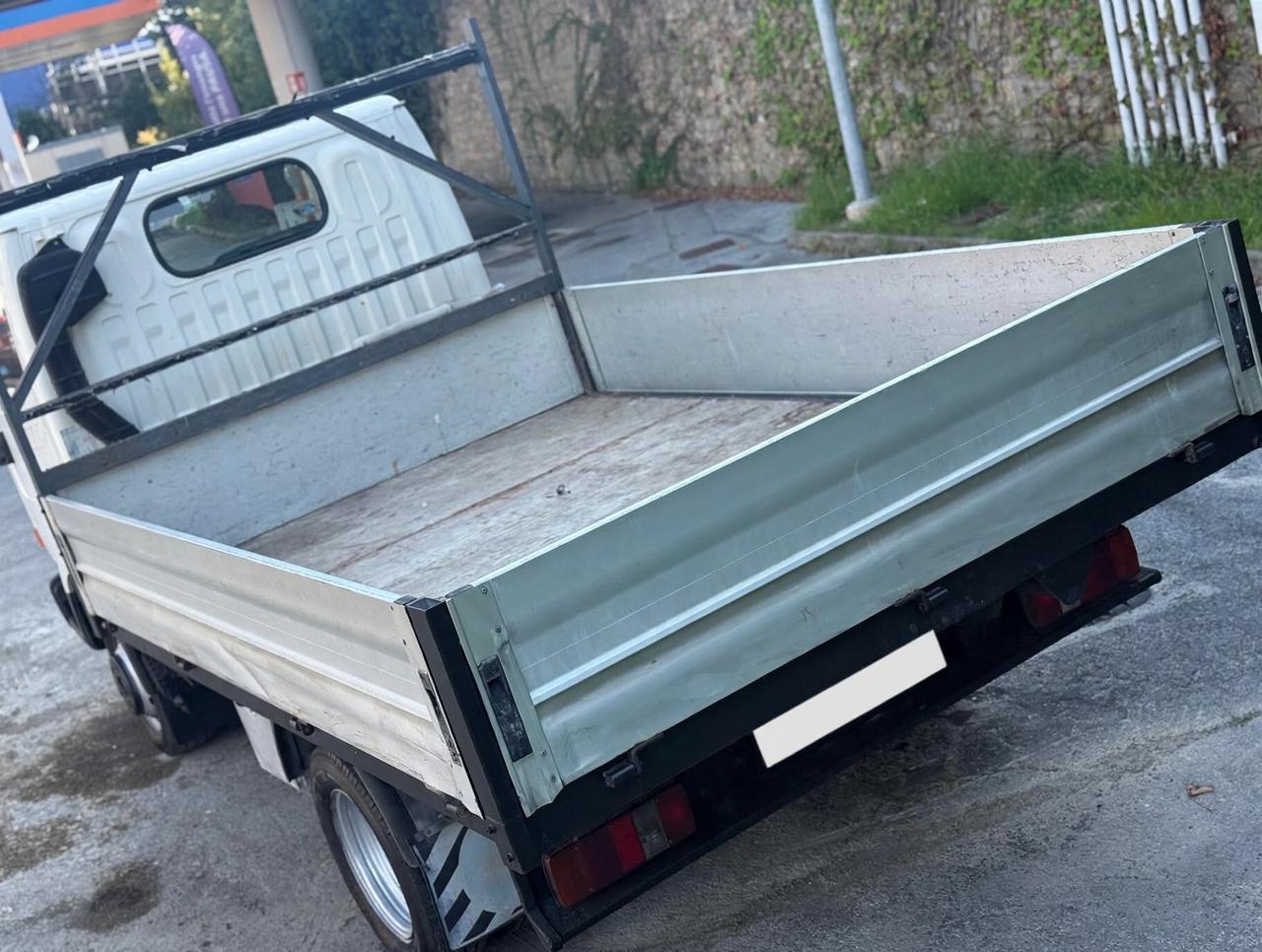 Nissan cabstar 2.5 diesel furgone aperto