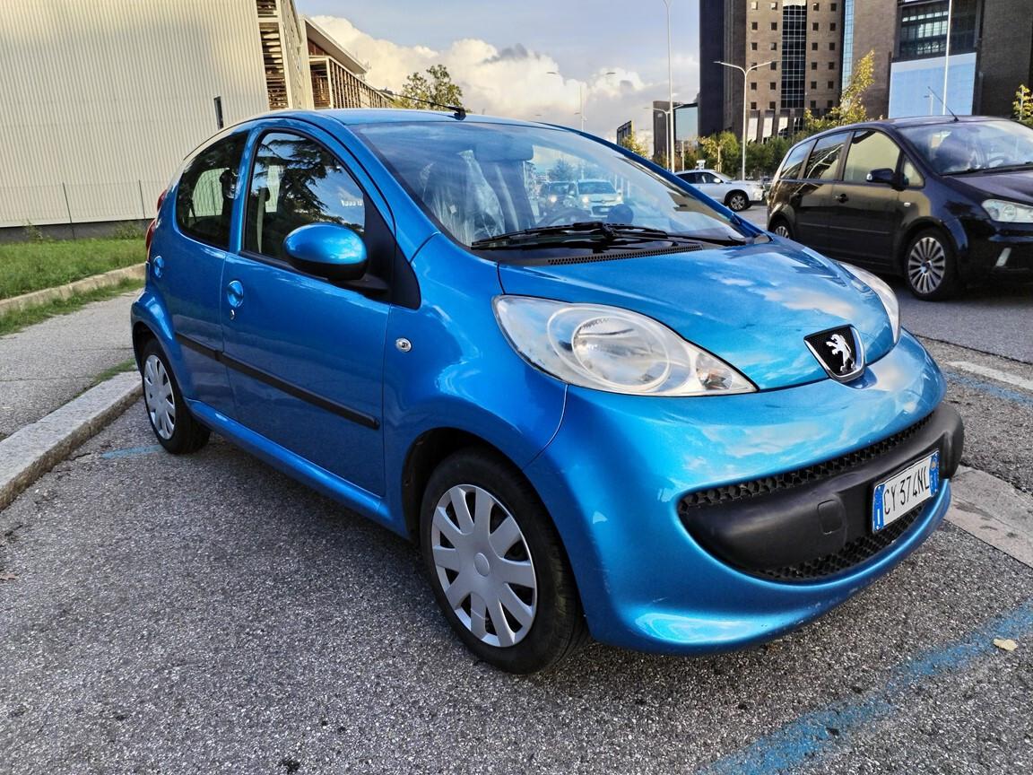 Peugeot 107 1.0 5p. Plaisir 77000km unipro anziana manutenzioni fatte full optionals