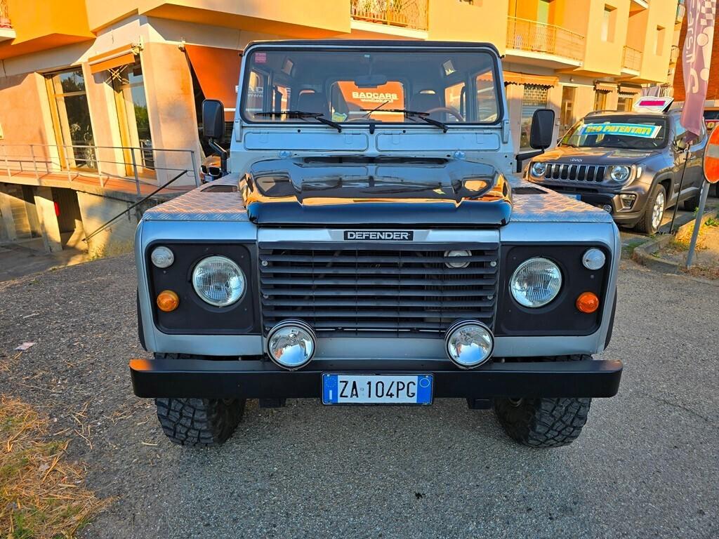 Land Rover Defender 90 TDI 200 RESTAURATA!