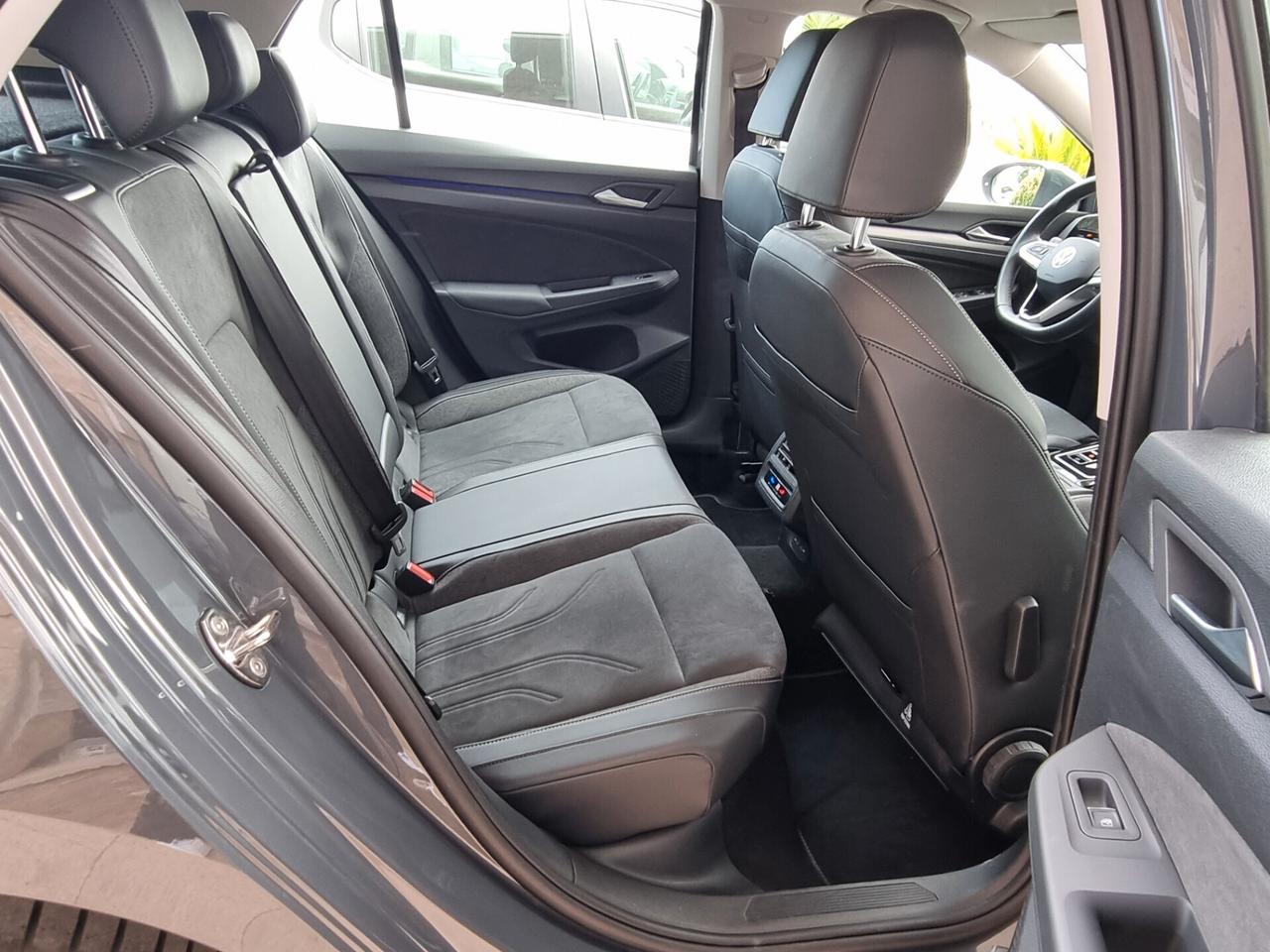 Volkswagen Golf VIII 2.0 tdi Style 150cv dsg