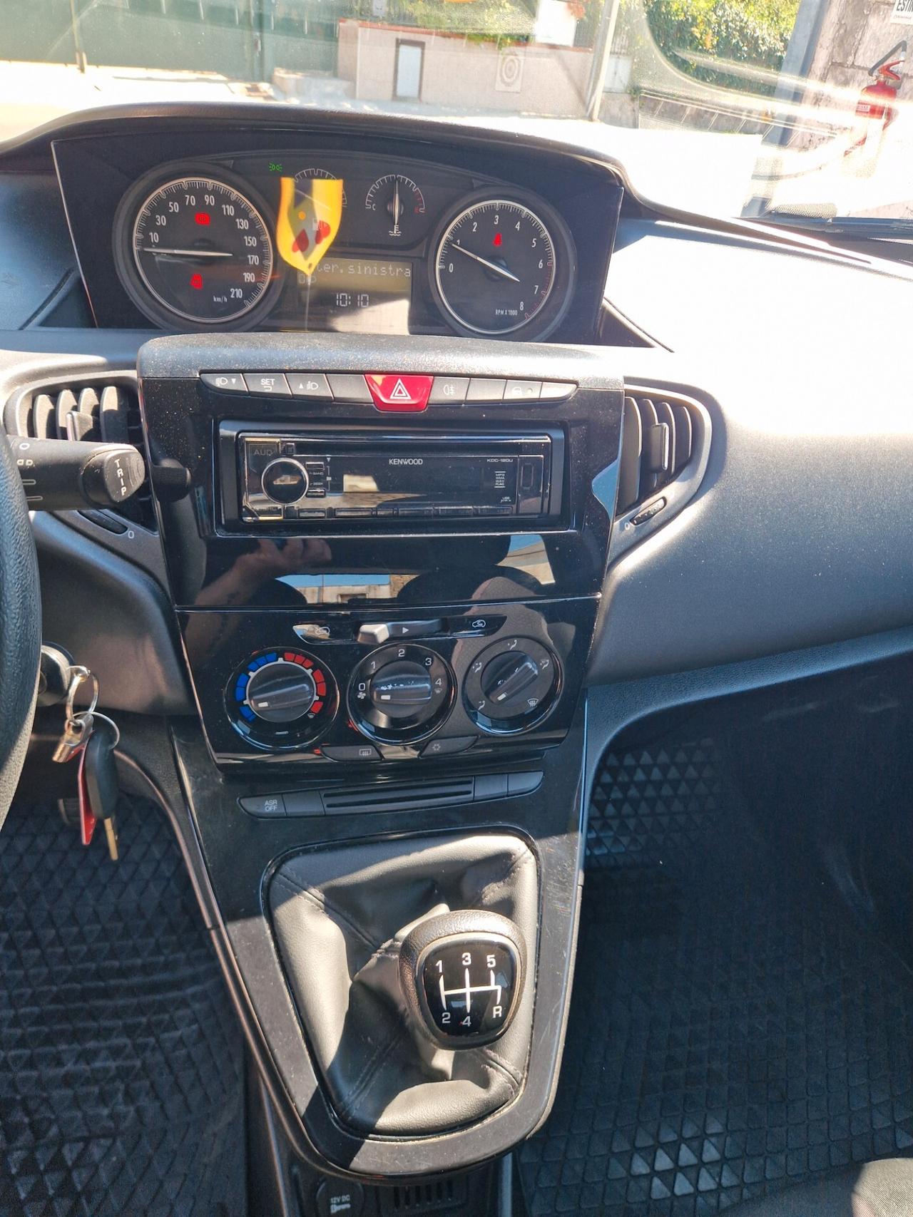 Lancia Ypsilon 1.2 69 CV 5 porte Silver-2018