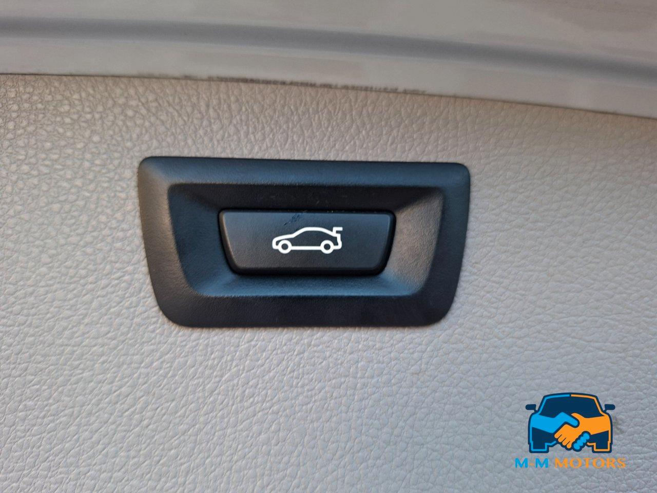 BMW 320 d Touring doppio treno di pneumatici