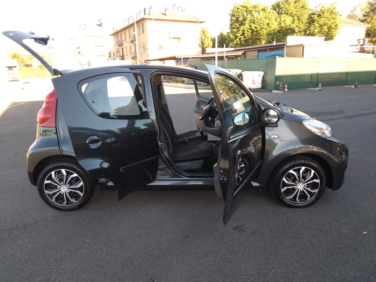 Peugeot 107 1.0 68CV 5p. Allure x neopatentati