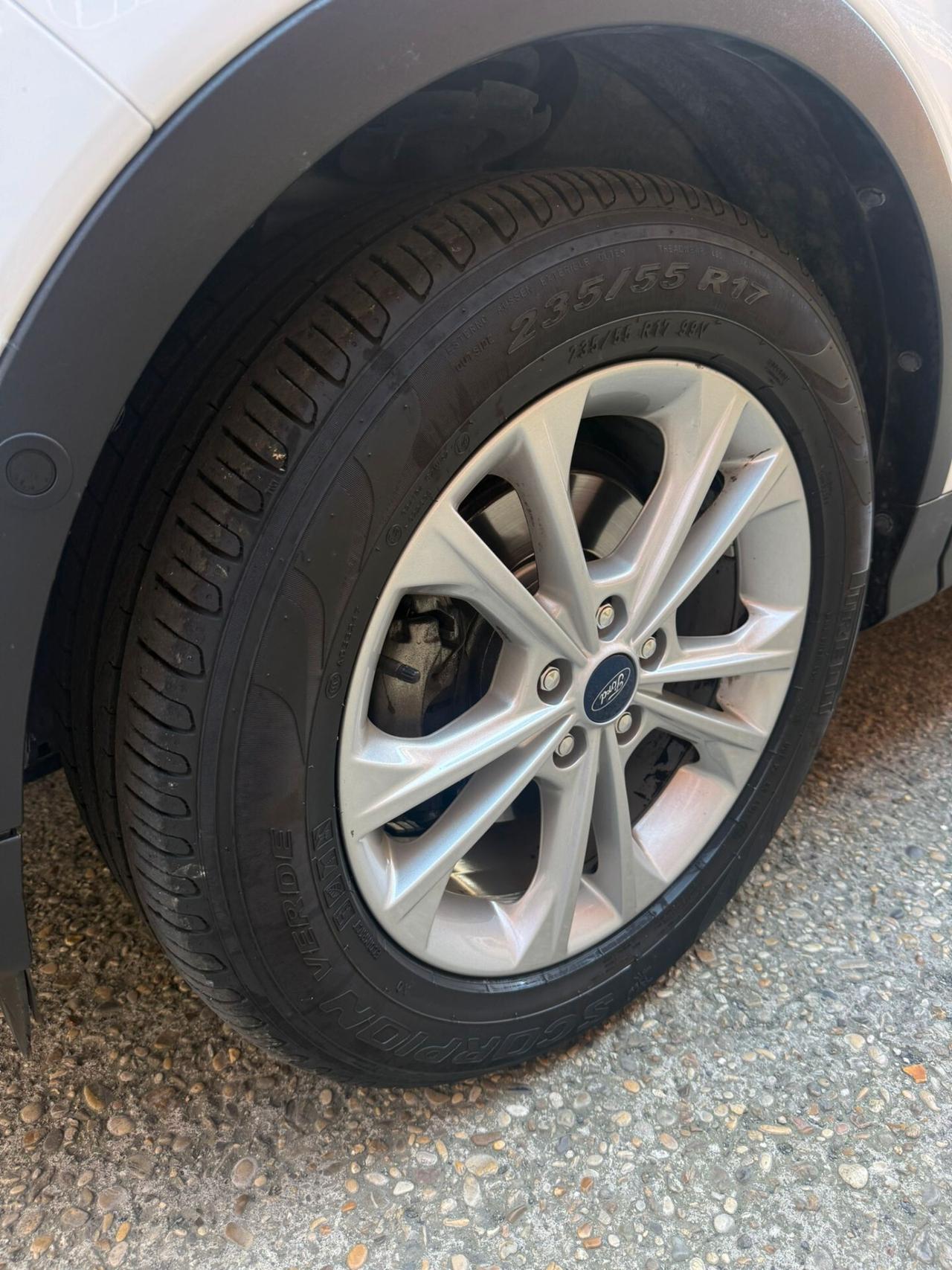 Ford Kuga 1.5 TDCI 120 CV S&S 2WD Powershift Edition