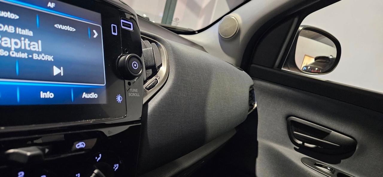 Lancia Ypsilon 1.0 HYBRID 5 porte Posti Gold