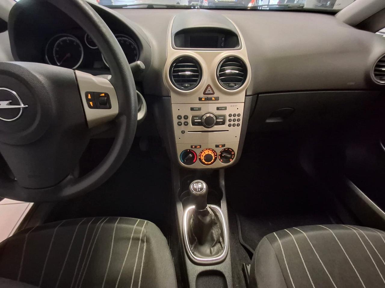 Opel Corsa 1.2 5 porte Cosmo